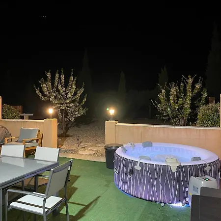 -villa Vigneronne Moderne Piscine Et Jaccuzi Villa *