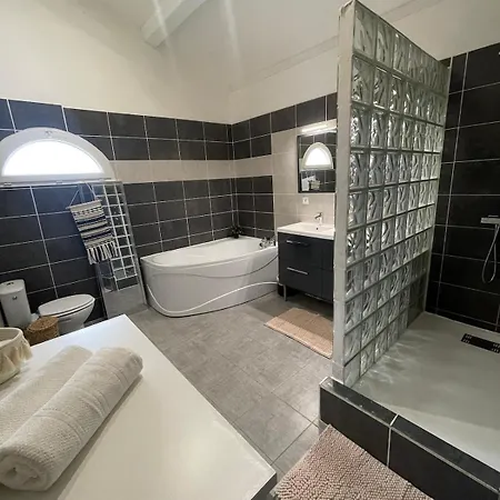 Villa -villa Vigneronne Moderne Piscine Et Jaccuzi *