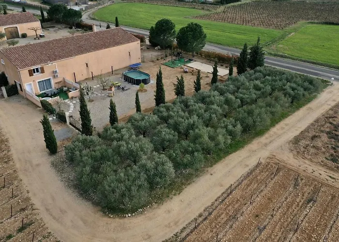 -villa Vigneronne Moderne Piscine Et Jaccuzi Villa