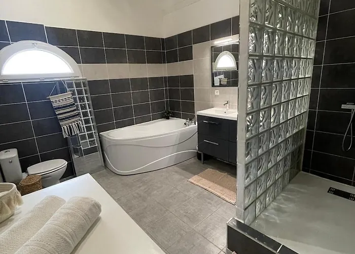 Villa -villa Vigneronne Moderne Piscine Et Jaccuzi *